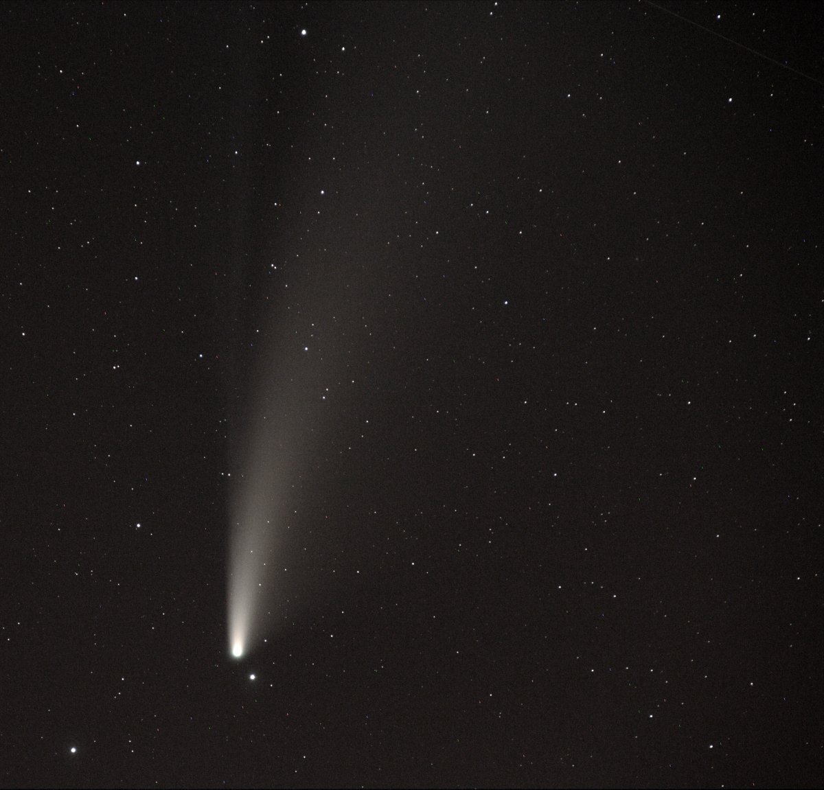 Comète Neowise photographiée au téléobjectif de 400 mm